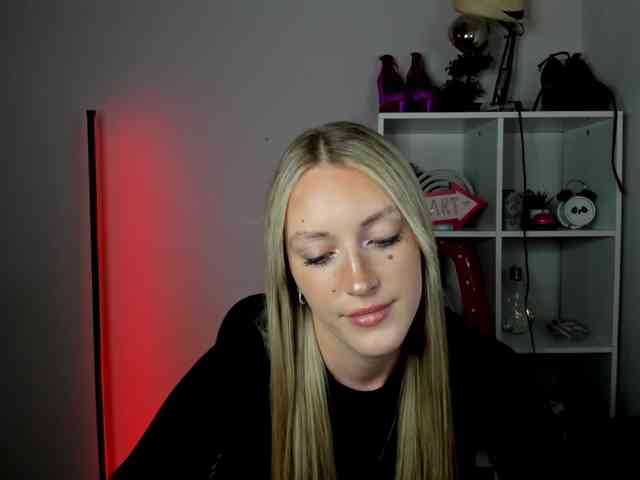 EvelynBlond26