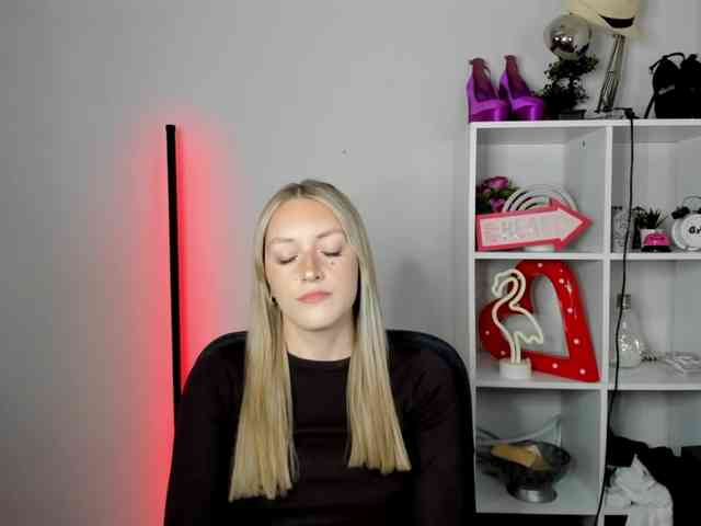 EvelynBlond26