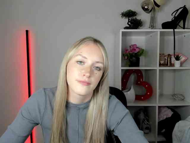 EvelynBlond26