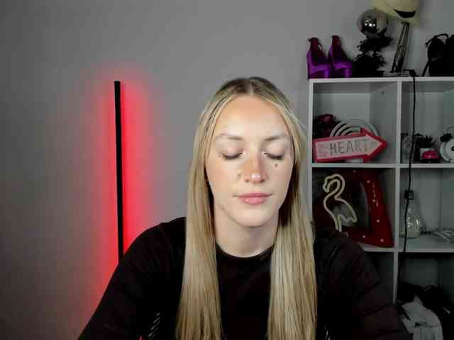 EvelynBlond26