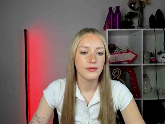 EvelynBlond26