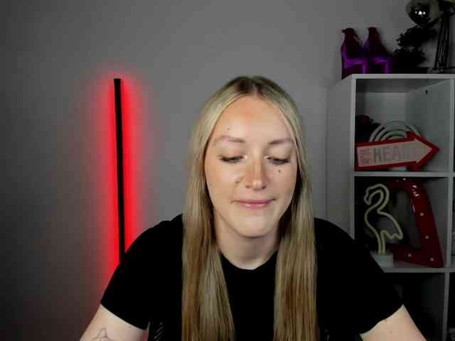 Model: EvelynBlond26