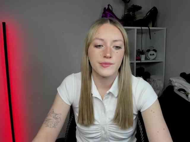 EvelynBlond26