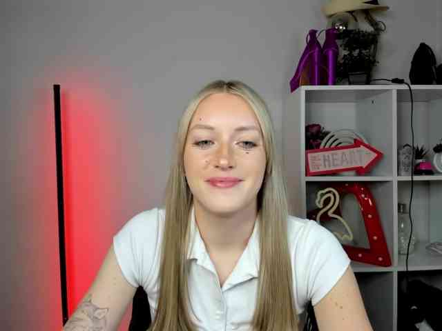 Model: EvelynBlond26