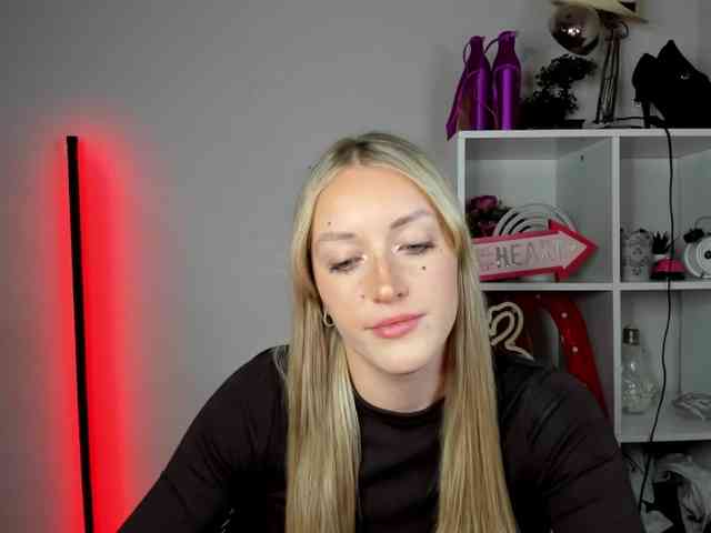 EvelynBlond26