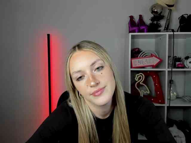 EvelynBlond26
