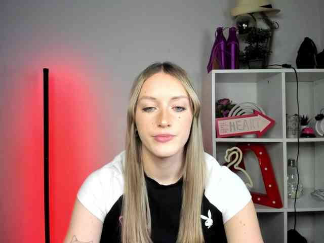 EvelynBlond26