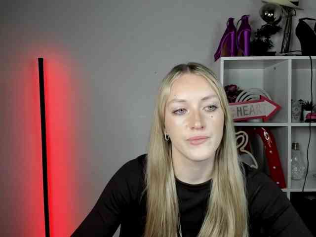 Model: EvelynBlond26