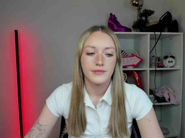 EvelynBlond26