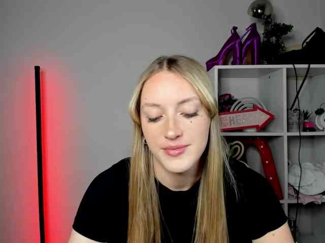 Model: EvelynBlond26