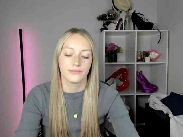 EvelynBlond26