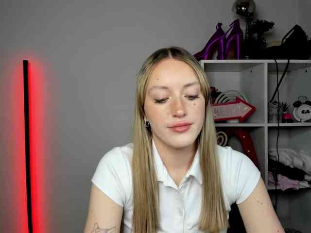 EvelynBlond26
