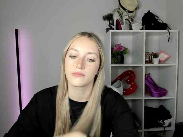 EvelynBlond26