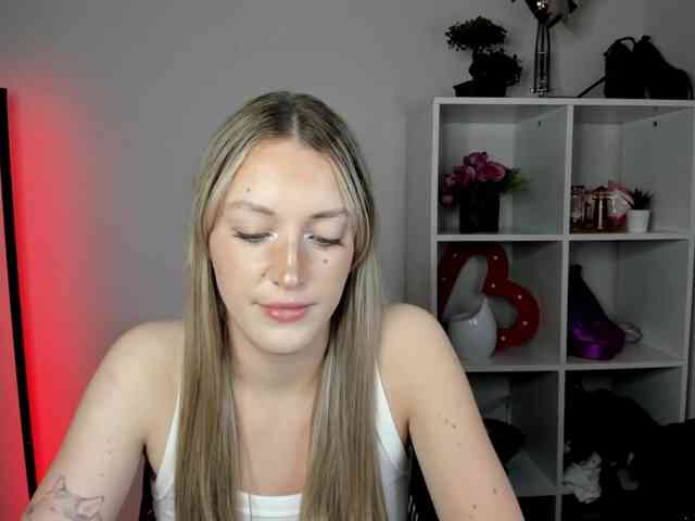 Model: EvelynBlond26