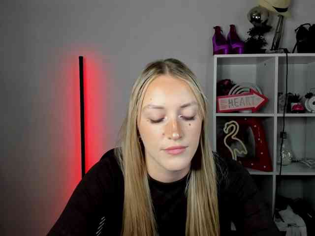 EvelynBlond26