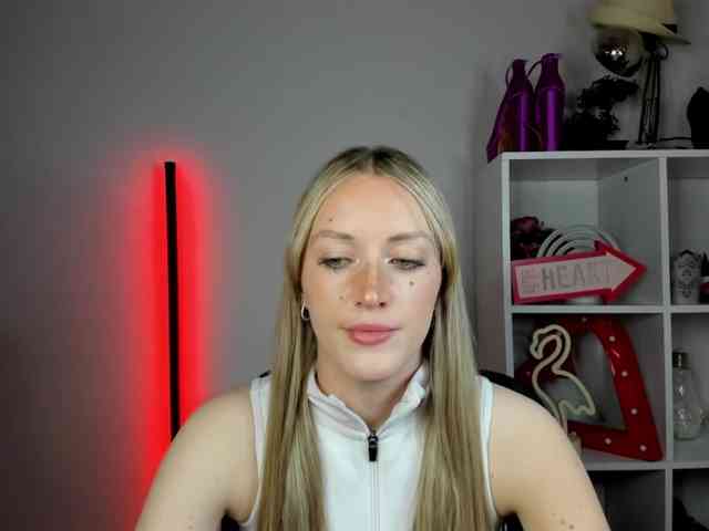Model: EvelynBlond26