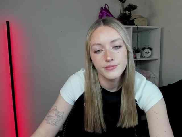 EvelynBlond26