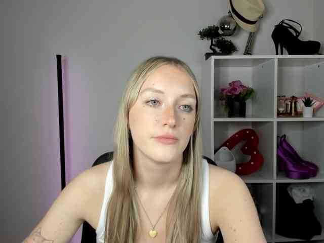 EvelynBlond26