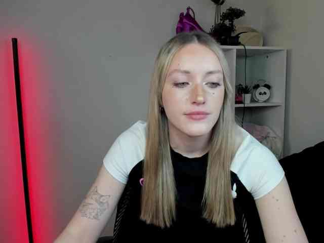 EvelynBlond26