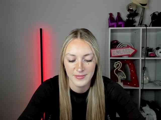 EvelynBlond26