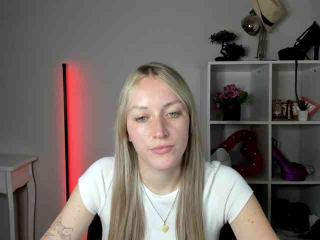 Model: EvelynBlond26