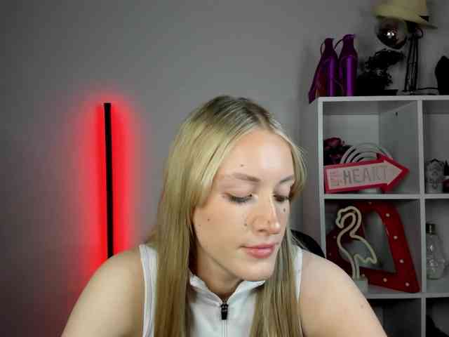 EvelynBlond26