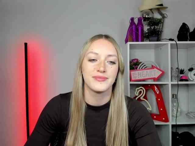 EvelynBlond26