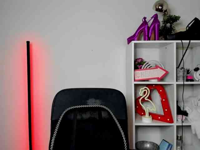 EvelynBlond26 webcam