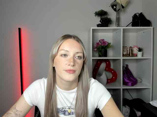 Model: EvelynBlond26