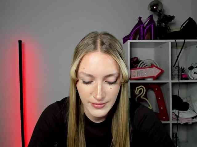 EvelynBlond26