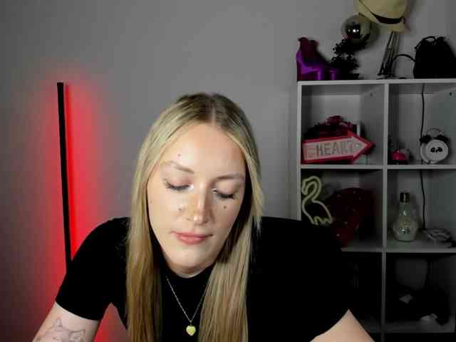 EvelynBlond26