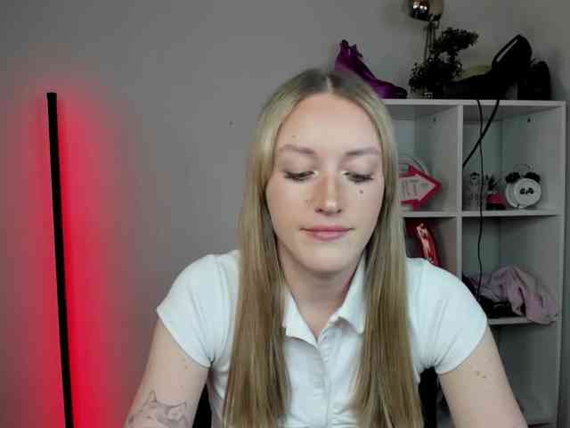 EvelynBlond26