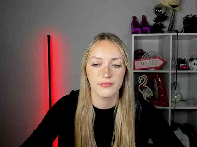 EvelynBlond26