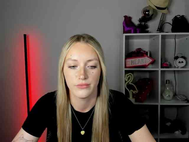 Model: EvelynBlond26