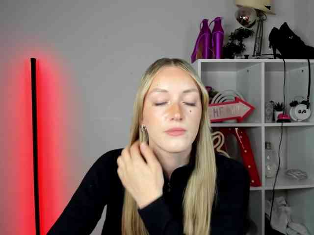 EvelynBlond26