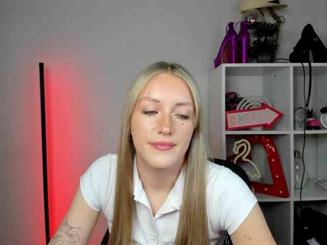 EvelynBlond26