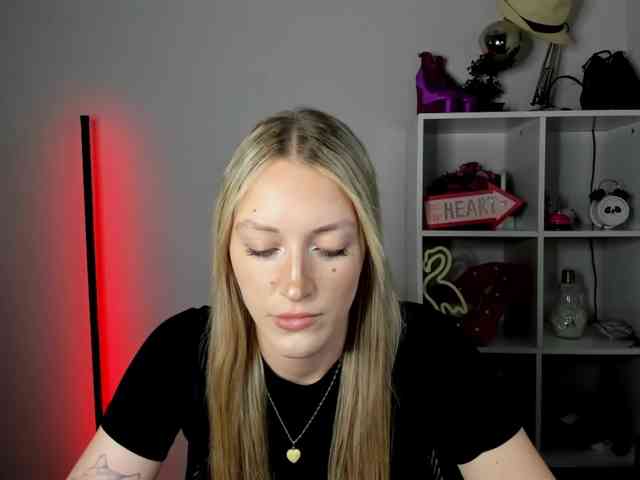 EvelynBlond26