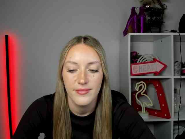 Model: EvelynBlond26