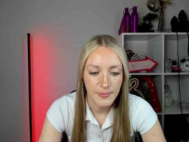 EvelynBlond26