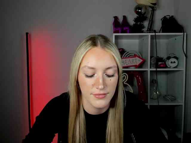 EvelynBlond26