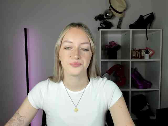 EvelynBlond26