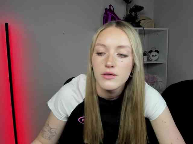 EvelynBlond26