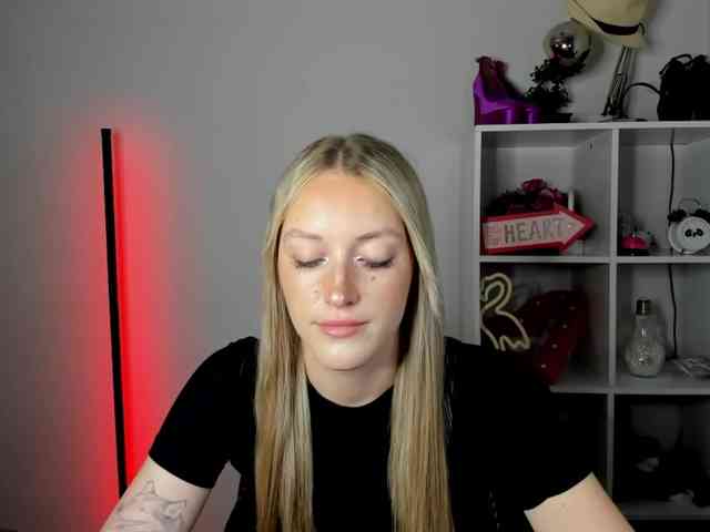 EvelynBlond26