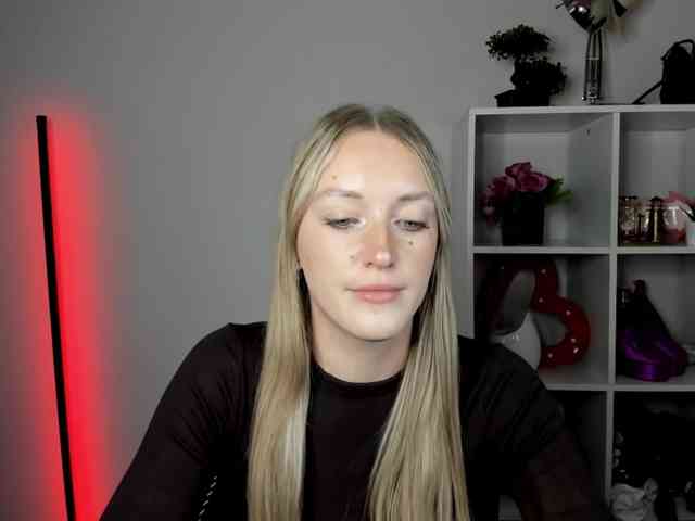 EvelynBlond26