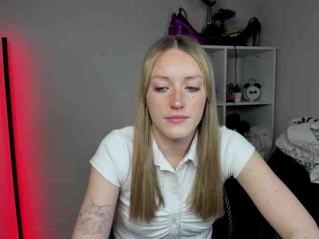 EvelynBlond26