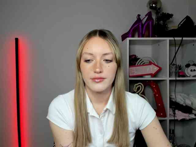 EvelynBlond26