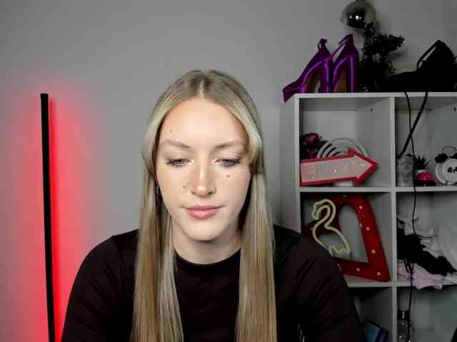 EvelynBlond26