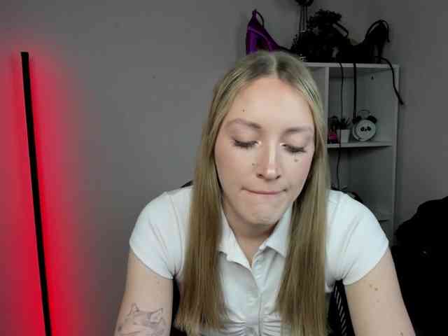 EvelynBlond26