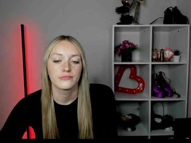 Model: EvelynBlond26