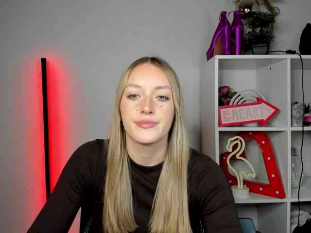 Model: EvelynBlond26
